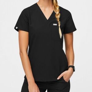 Catarina one pocket scrub top by Figs in XS